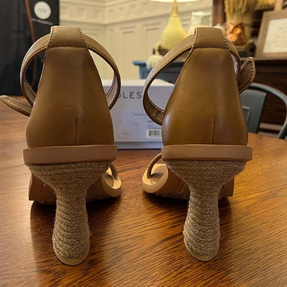 Aerosoles Calico Sandal *WORN ONCE* Excellent, like new condition! Tan Size 10 - Picture 3 of 7